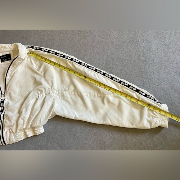 Bershka Women’s Cropped Sports Jacket White Medium BSK Girl Nylon Zip One Off - Picture 5 of 6
